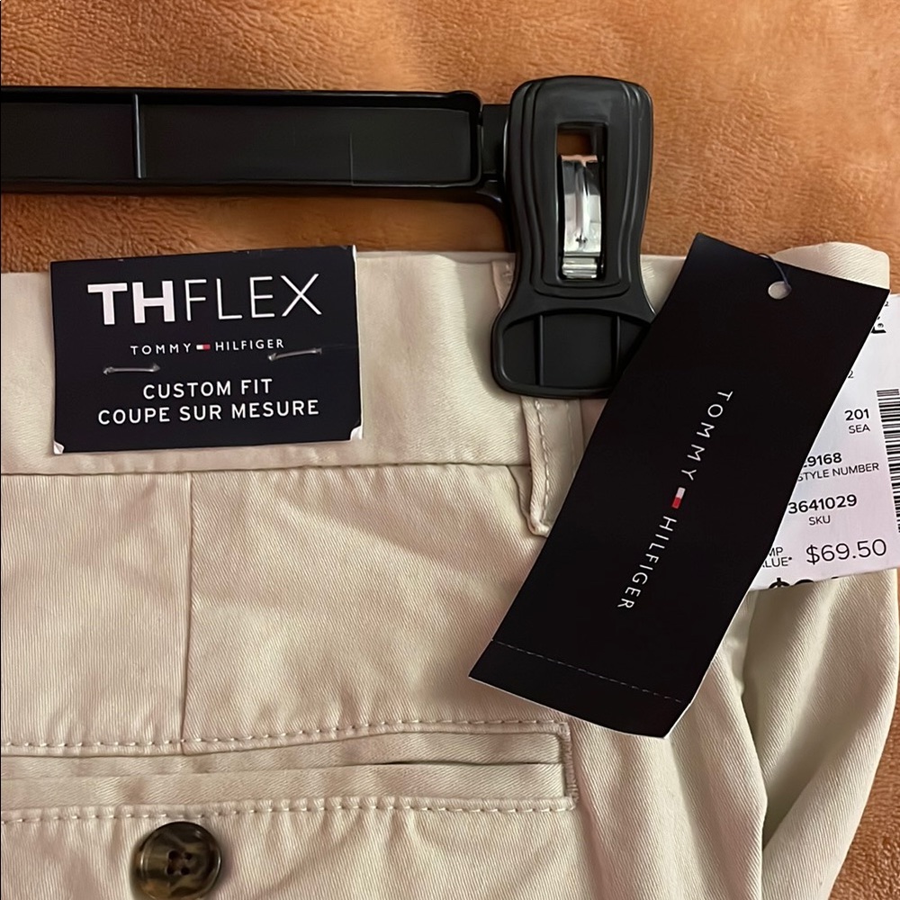 Tommy Hilfiger TH Flex Custom Fit Shirt Cream Pants. 36W x 32 L new w tags